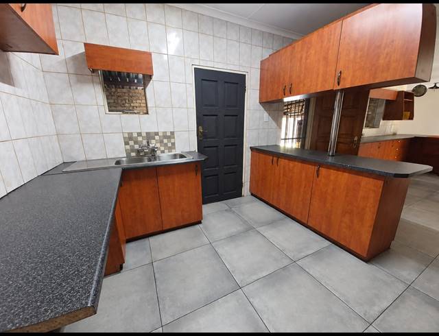 3 BEDROOM HOUSE FOR SALE IN ROTHDENE